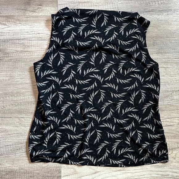 BANANA REPUBLIC Women's Sleeveless Top (Size L) - Picture 6 of 10